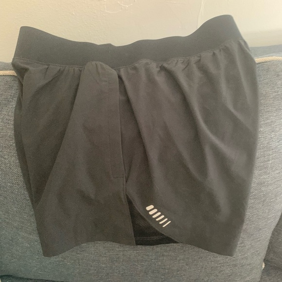 Underarmour 5” shorts with liner BNWT size Medium - Picture 2 of 2